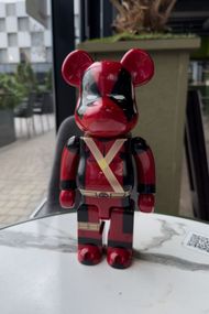 Bearbrick Dead Pool дизайнерська статуетка ведмідь Беарбрік 28 см mb025, червоний