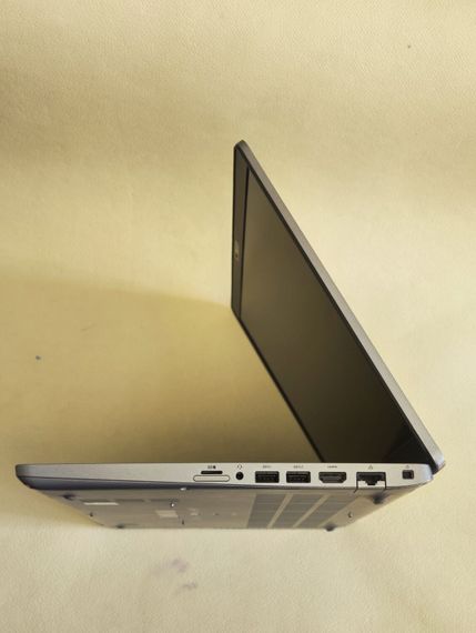 Ультрабук Dell Latitude 5510 / 15.6" (1366x768) TN / Intel Core i5-10310U (4 (8) ядра по 1.7 - 4.4 GHz) / 16 GB DDR4 / 256 GB SSD / Intel UHD Graphics / WebCam б/в | Зображення 3