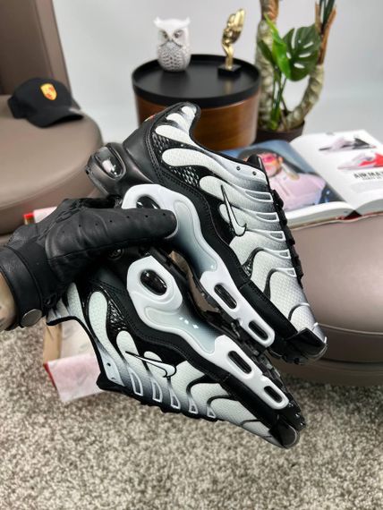 Мужские кроссовки Air Max Plus White Black Gradient весна / літо / осінь A3671 42 26,5