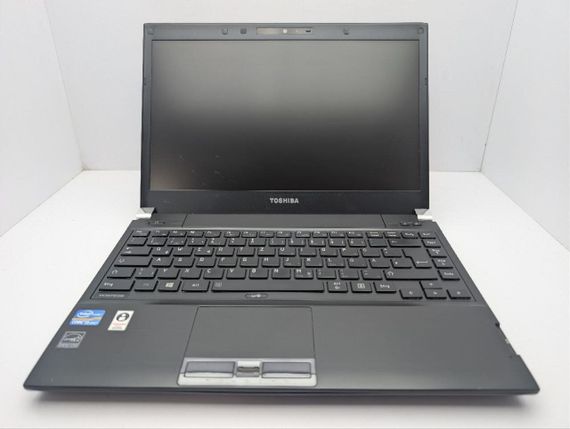 Ноутбук Toshiba Portege R930 / 14" (1366x768) TN / Intel Core i5-3340M (2 (4) ядра по 2.7 - 3.4 GHz) / 8 GB DDR3 / 320 GB HDD / Intel HD Graphics 4000 / WebCam / DVD-ROM б/в | Зображення 2