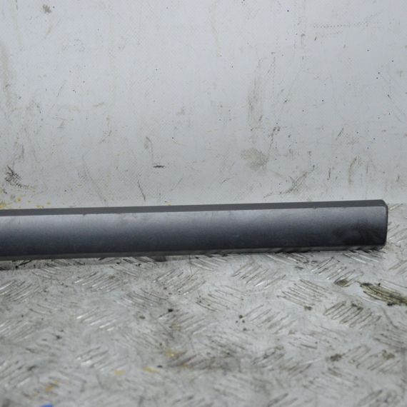 Накладка передніх лівих дверей Renault Laguna III 2007-2015 Молдинг дверей передній лівий Рено 808730001R | Зображення 3