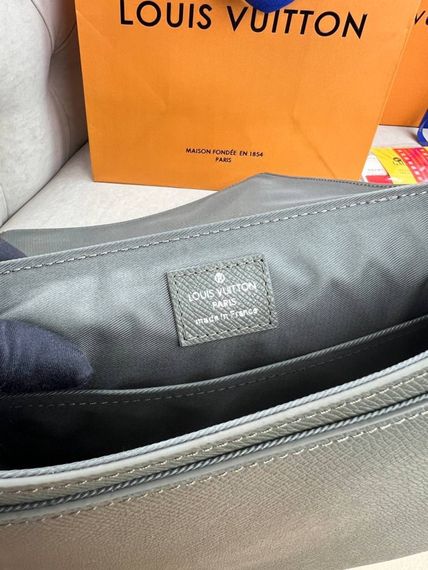 Месенджер хакi Louis Vuitton District PM Taiga Gray c848 | Зображення 6