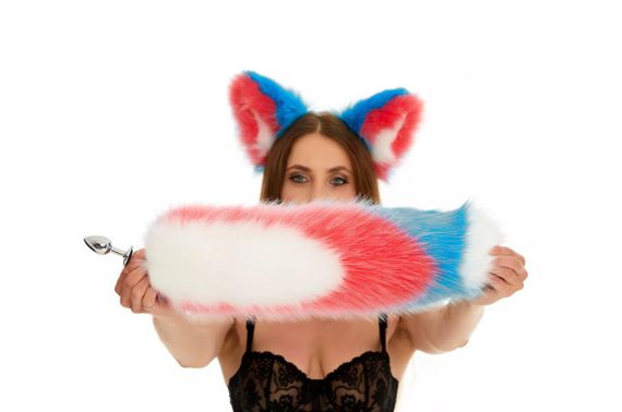 Анальний хутряний хвіст без пробки, Триколірний: Білий, яскраво-рожевий, яскраво-блакитний з білим кінчиком, OKOVA 50 см. sexstyle | Зображення 3