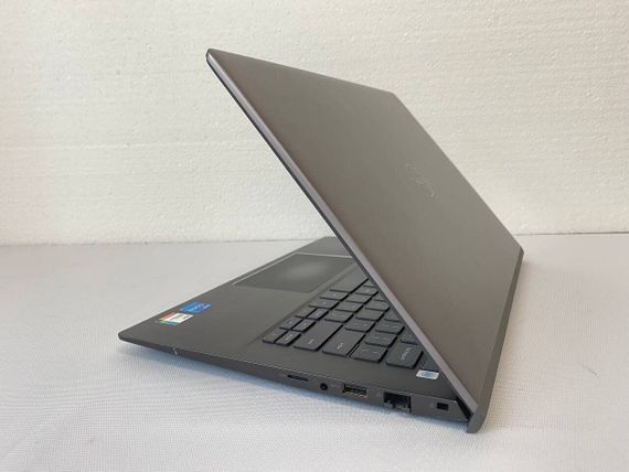 Ультрабук Б-класс Dell Vostro 5402 / 14" (1920x1080) TN / Intel Core i5-1135G7 (4 (8) ядра по 2.4 - 4.2 GHz) / 8 GB DDR4 / 512 GB SSD M.2 / Intel Iris Xe Graphics / WebCam б/у | Зображення 8