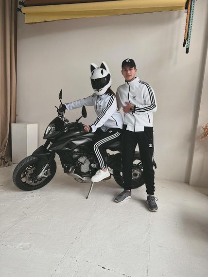 Спортивний костюм унісекс adidas білий | Зображення 1