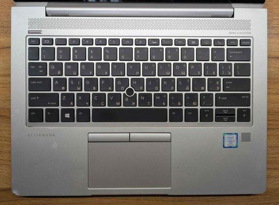 Ультрабук Б-клас HP EliteBook 830 G5 / 13.3" (1920x1080) IPS Touch / Intel Core i7-8650U (4 (8) ядра по 1.9 - 4.2 GHz) / 16 GB DDR4 / 512 GB SSD / Intel UHD Graphics 620 / TouchID / Windows 10 б/в + Подарунок  Нова бездротова миша USB | Зображення 2