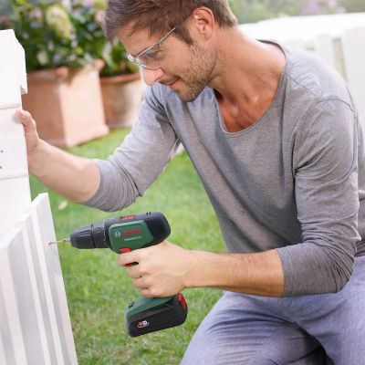 Шуруповерт Bosch UniversalDrill 18V, 2x1.5Ач, 40Нм, 440/1450 об/мин, ЗУ, 1.2кг, кейс (0.603.9D4.002) | Зображення 1