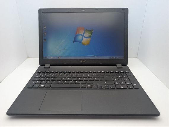 Ноутбук Acer Aspire ES1-512 / 15.6" (1366x768) TN / Intel Celeron N2840 (2 ядра по 2.16 - 2.58 GHz) / 8 GB DDR3 / 500 GB HDD / Intel HD Graphics / WebCam б/в | Зображення 1
