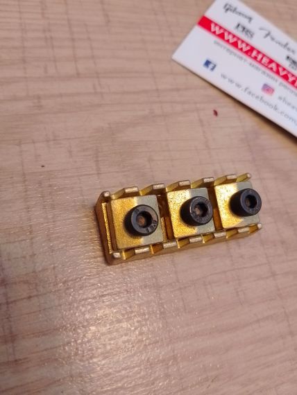 Топлок для электрогитары Top lock Top-lock держатель струн верхний порожек ПОЗОЛОЧЕНЫЙ | Зображення 5