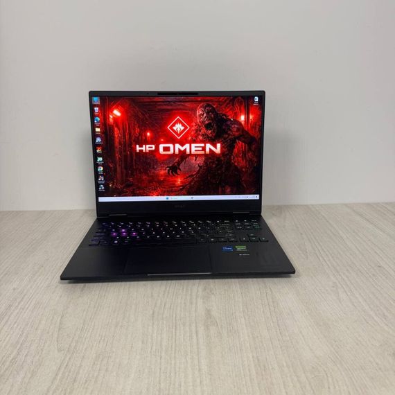 Игровой ноутбук HP Omen 16-u0078nr / 16" (2560x1600) IPS / Intel Core i7-13700HX (16 (24) ядер по 2.1 - 5.0 GHz) / 16 GB DDR5 / 512 GB SSD / nVidia GeForce RTX 4070, 8 GB GDDR6, 128-bit / WebCam б/у | Зображення 1