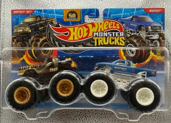Подарунковий набір 2 монстр-траки Хот Вілс Оригінал Hot Wheels Monster Trucks Bigfoot 50th vs Bigfoot | Зображення 2