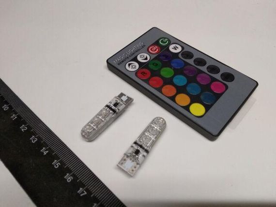 Лампа світлодіод б/ц 12V W5W T10 RGB з пультом для перемикання кольорів