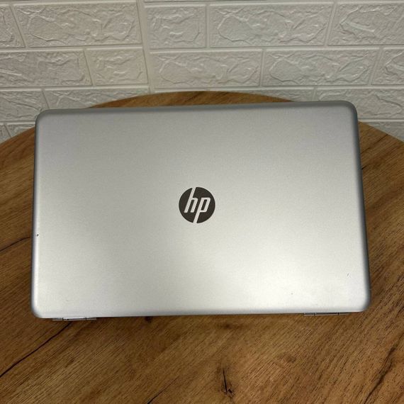 Ноутбук Б-клас HP Pavilion 15-au018wm / 15.6" (1366x768) TN Touch / Intel Core i7-6500U (2 (4) ядра по 2.5 - 3.1 GHz) / 12 GB DDR4 / 256 GB SSD / Intel HD Graphics 520 / WebCam б/в | Зображення 2