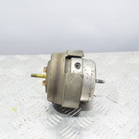 Подушка двигуна права 2.0 TFSI Audi A4 B6 B7 2000-2008 Опора мотора права Ауді а4 б6 б7 8E0199382L