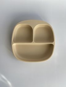 Силіконова секційна тарілка на присосці Квадрат Бежева