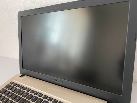 Ноутбук Б-класс Asus R541U / 15.6" (1920x1080) TN / Intel Core i5-6200U (2 (4) ядра по 2.3 - 2.8 GHz) / 8 GB DDR4 / 256 GB SSD / nVidia GeForce 920MX, 2 GB GDDR3, 64-bit / WebCam / DVD-ROM б/у | Зображення 1