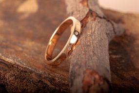 Обручальное кольцо из красного золота с фианитами 18