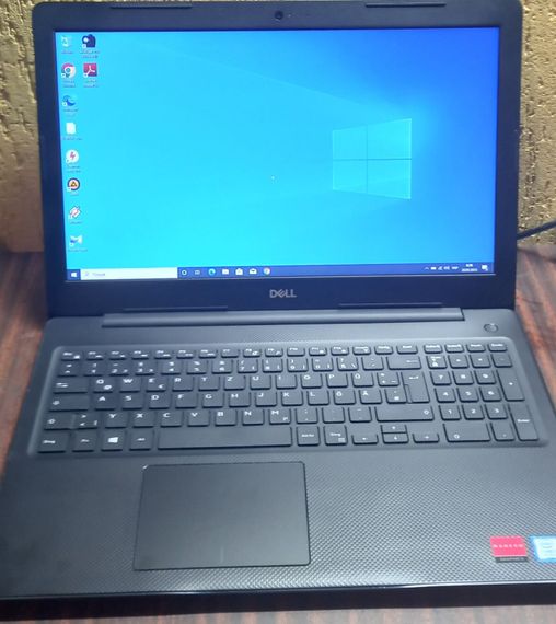 Игровой ноутбук Dell Vostro 3583 / 15.6" (1920x1080) TN / Intel Core i7-8565U (4 (8) ядра по 1.8 - 4.6 GHz) / 8 GB DDR4 / 256 GB SSD / AMD Radeon 520, 2 GB GDDR5, 64-bit / WebCam / Windows 10 б/у | Зображення 1