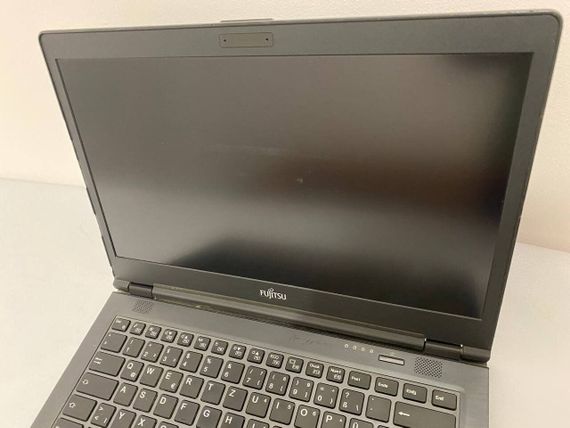 Ноутбук Б-клас Fujitsu LifeBook U748 / 14" (1920x1080) IPS / Intel Core i5-7200U (2 (4) ядра по 2.5 - 3.1 GHz) / 8 GB DDR4 / 256 GB SSD / Intel HD Graphics 620 / WebCam б/в | Зображення 2