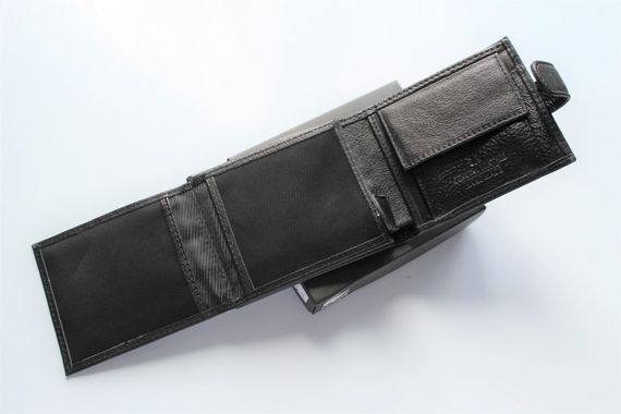 Мужской кожаный кошелек Lacoste Black | Зображення 4