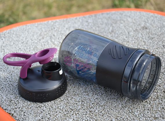 Шейкер спортивний (пляшка) BlenderBottle SportMixer Flip 20oz/590ml Black/Plum | Зображення 8