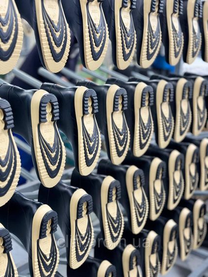Жіночі напівчоботи гумові Чорні на Бежевій підошві | Зображення 6
