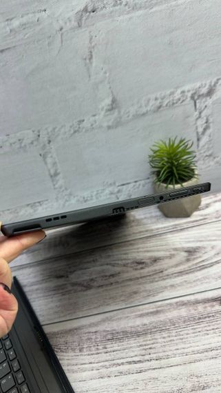Нетбук Lenovo MIIX 520-12IKB / 12.2" (1920x1080) IPS Touch / Intel Core i5-8250U (4 (8) ядра по 1.6 - 3.4 GHz) / 8 GB DDR4 / 256 GB SSD / Intel UHD Graphics 620 / WebCam б/в | Зображення 3