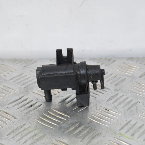 Клапан тиску 2.0 / 3.0 BMW E60 E61 E81 E82 E90 E91 2004-2013 Вакуумний клапан БМВ е60 е61 е81 е90 е91 7805391