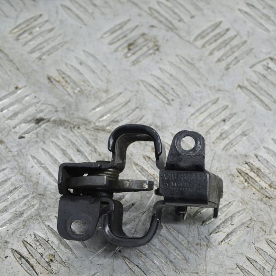 Замок капота Mercedes C-Class W203 2000-2007 Замок капота бічний Мерседес в203 A2038800060 | Зображення 1