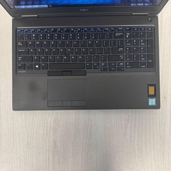 Мобильная рабочая станция Dell Precision 7540 / 15.6" (1920x1080) IPS / Intel Core i5-9400H (4 (8) ядра по 2.5 - 4.3 GHz) / 32 GB DDR4 / 256 GB SSD / nVidia Quadro T2000, 4 GB GDDR5, 128-bit б/у | Зображення 3