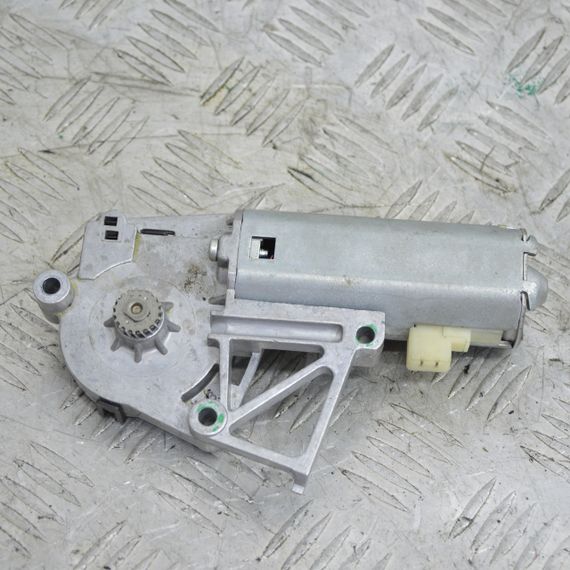 Двигун електролюка BMW 5 E60 E61 2003-2010 Мотор приводу люка БМВ 5 е60 93369671705