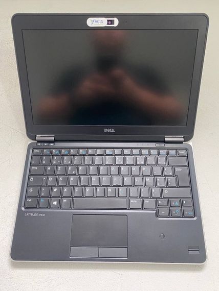 Нетбук Б-клас Dell Latitude E7240 / 12.5" (1366x768) TN / Intel Core i7-4600U (2 (4) ядра по 2.1 - 3.3 GHz) / 8 GB DDR3 / 256 GB SSD / Intel HD Graphics 4400 / WebCam б/в | Зображення 1
