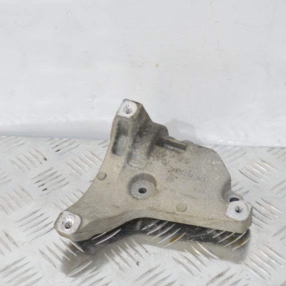 Кронштейн кріплення компресора кондиціонера 1.2 TSI Skoda Fabia II Rapid 2007-2019 Лапа компресора кондиціонера Шкода 03F260885 | Зображення 1