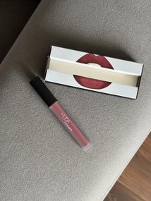 Матовая помада Huda Beauty liquid matte lipstick - First Class (4.2 ml)