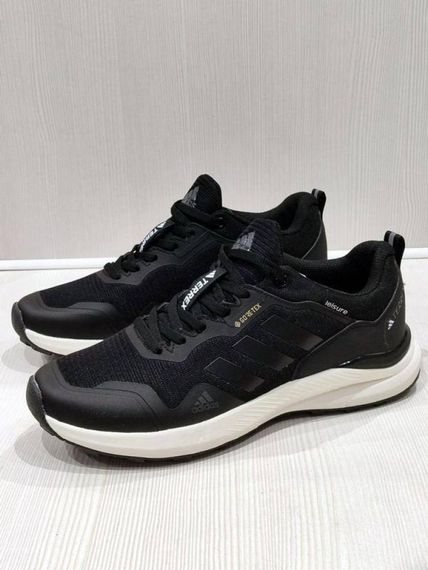 Демісезонні шкіряні кросівки Adidas TERREX чорні біла підошва | Зображення 1
