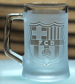 Пивной бокал 670 мл Barcelona с гравировкой подарок для фаната ФК Барселона футбольная кружка