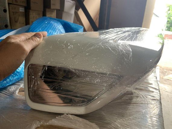 Спойлер (2008-2015) Белый цвет для Toyota Land Cruiser 200 | Зображення 3