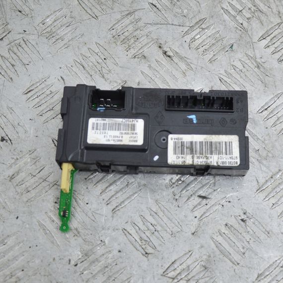 Блок керування склопідйомником передніх правих дверей Renault Laguna III 2007-2015 Рено Лагуна 3 807300001R