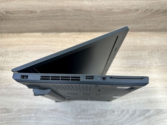 Ультрабук Lenovo ThinkPad L460 / 14" (1366x768) TN / Intel Core i3-6100U (2 (4) ядра по 2.3 GHz) / 8 GB DDR3 / 240 GB SSD / Intel HD Graphics 520 / WebCam / Windows 10 Pro б/в | Зображення 3