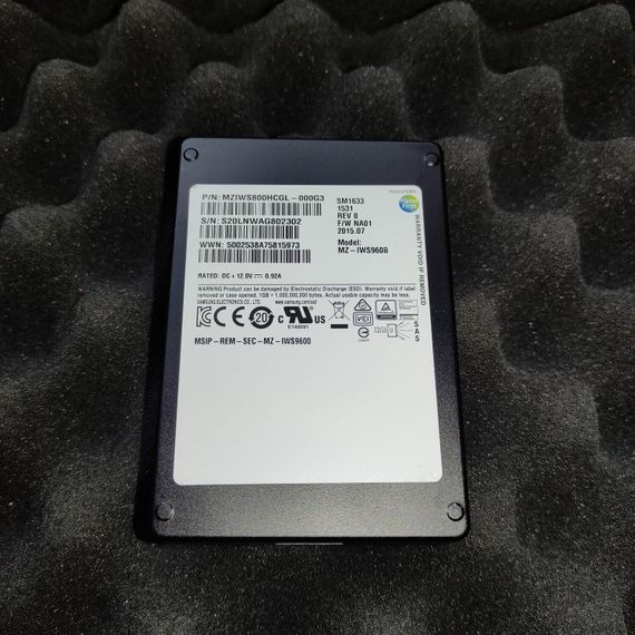 Твердотельный накопитель SSD Samsung SM1633 / 2.5" / 800 GB / SAS 12G / 3 DWPD б/у | Зображення 1