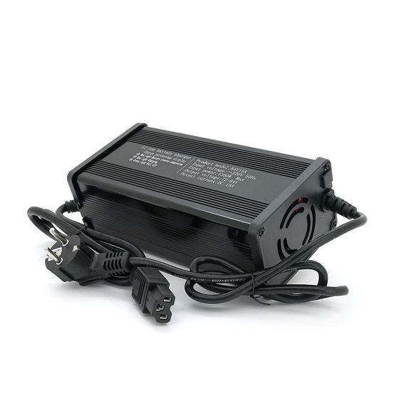 Зарядное устройство для аккумуляторов Li-ion 72V (84V),20S,15A, штекер Triangle plug (T-tipe/IEC/C13 N+L-), 185x88x60mm | Зображення 2