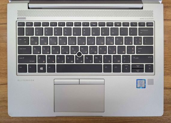 Ультрабук Б-класс HP EliteBook 830 G5 / 13.3" (1920x1080) IPS Touch / Intel Core i7-8650U (4 (8) ядра по 1.9 - 4.2 GHz) / 16 GB DDR4 / 512 GB SSD / Intel UHD Graphics 620 / HDMI / WebCam / Windows 10 б/у + Подарок Беспроводная мышь / USB | Зображення 4