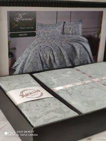 Покрывало(250х260см) с наволочками (50х70см) Karina Francios maldiv Жаккард с бархатной набивкой