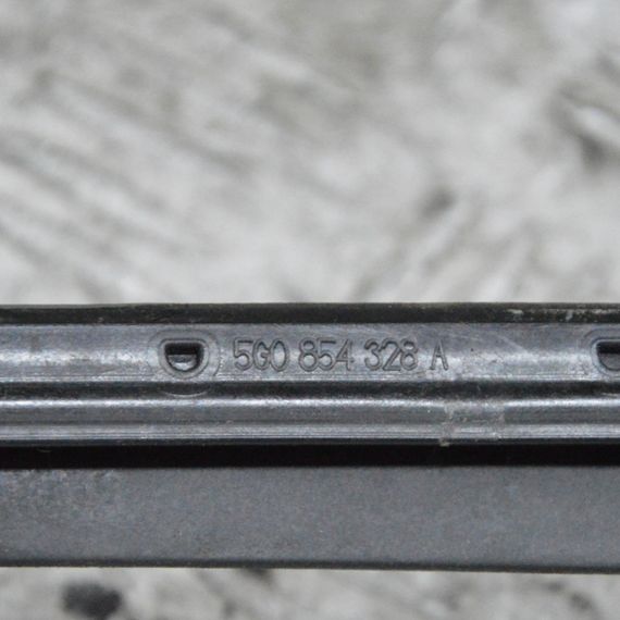 Молдинг скла передній правий Volkswagen Golf VII 2012-2020 накладка лобового скла Фольксваген 5G0854328A | Зображення 4