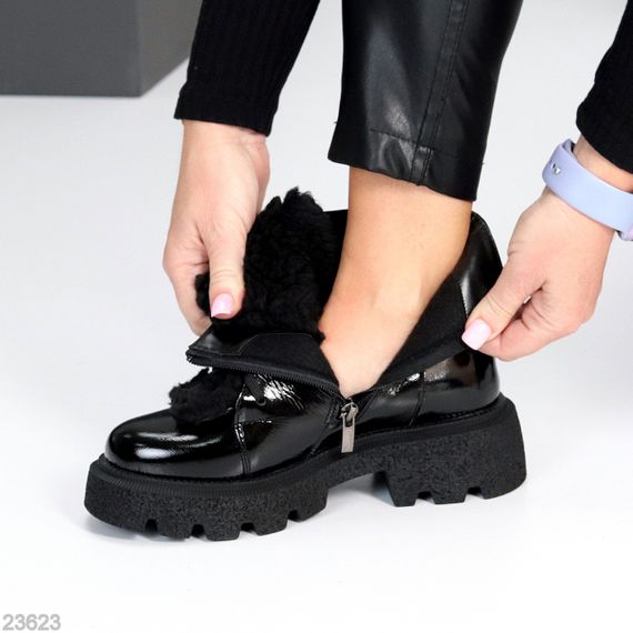 Дизайнерські чорні лакові глянсові шкіряні черевики з галявкою | Зображення 5