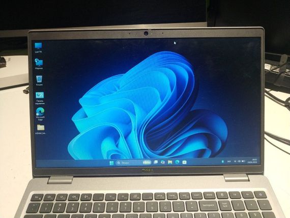 Ультрабук Б-клас Dell Precision 3560 / 15.6" (1366x768) TN / Intel Core i5-1145G7 (4 (8) ядра по 2.6 - 4.4 GHz) / 16 GB DDR4 / 240 GB SSD / Intel Iris Xe Graphics / WebCam / Windows б/в | Зображення 9
