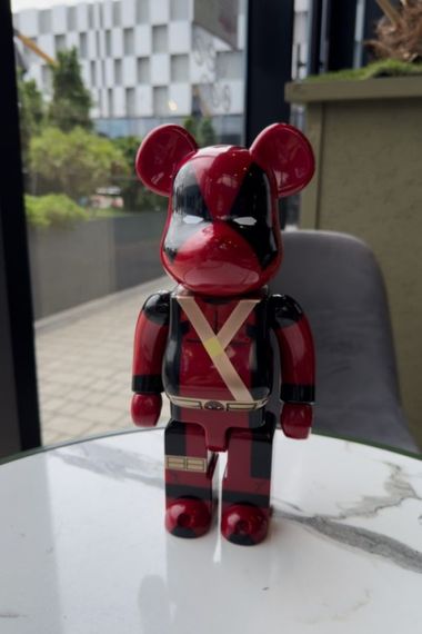 Bearbrick Dead Pool дизайнерська статуетка ведмідь Беарбрік 28 см mb025, червоний | Зображення 1