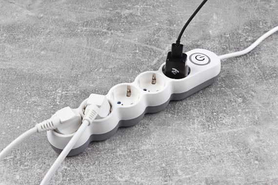 Сетевой фильтр 2Е Plus 5XSchuko с выключателем, 3G*1.0мм, 3м, white (2E-U05VESM3W) | Зображення 5