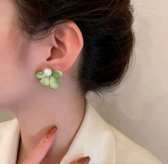 Сережки с зелеными перламутровыми цветами, сережки с цветочками, сережки "цветы", серёжки, серьги | Зображення 3
