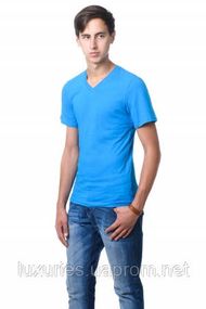 МОДНА ФУТБОЛКА ЧОЛОВІЧА C V ВИРІЗОМ